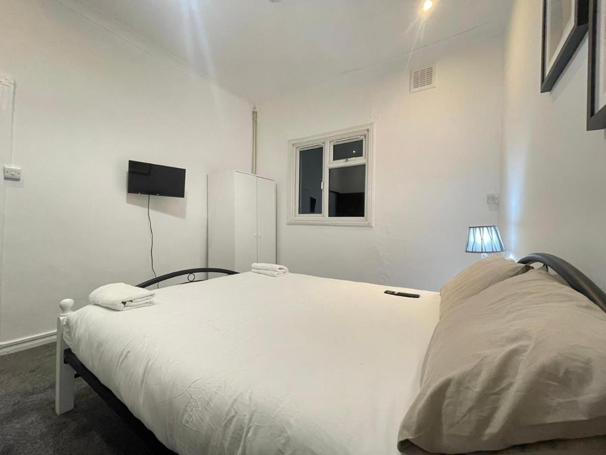 Private Double Room In Stratford Londres Exterior foto